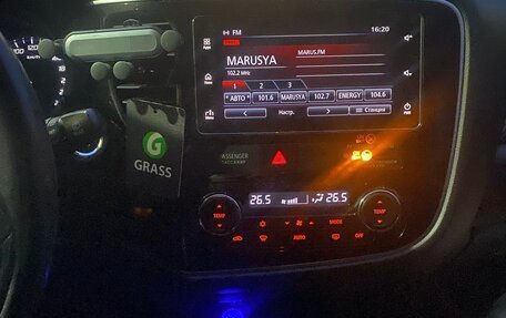 Mitsubishi Outlander III рестайлинг 3, 2018 год, 1 800 000 рублей, 2 фотография