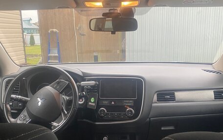 Mitsubishi Outlander III рестайлинг 3, 2018 год, 1 800 000 рублей, 7 фотография