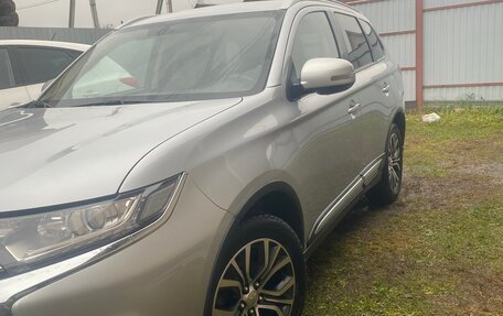 Mitsubishi Outlander III рестайлинг 3, 2018 год, 1 800 000 рублей, 11 фотография