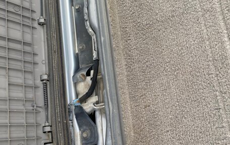 Toyota Land Cruiser 100 рестайлинг 2, 2006 год, 1 870 000 рублей, 11 фотография