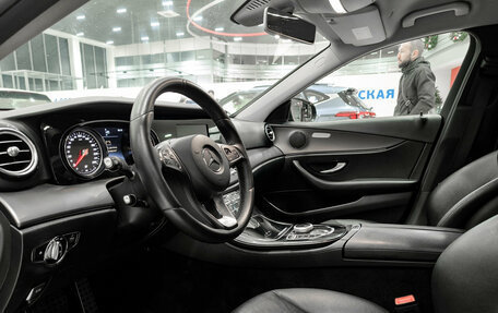 Mercedes-Benz E-Класс, 2017 год, 2 350 000 рублей, 20 фотография