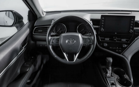 Toyota Camry, 2021 год, 2 899 000 рублей, 10 фотография