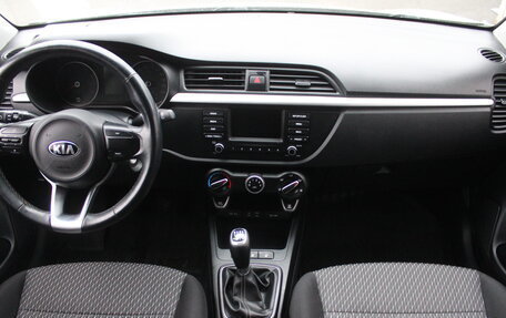 KIA Rio IV, 2018 год, 1 392 000 рублей, 9 фотография