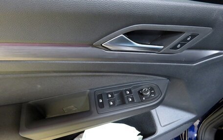 Volkswagen Golf VIII, 2022 год, 1 930 000 рублей, 17 фотография