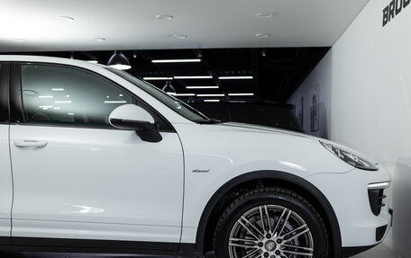 Porsche Cayenne III, 2016 год, 3 990 000 рублей, 28 фотография