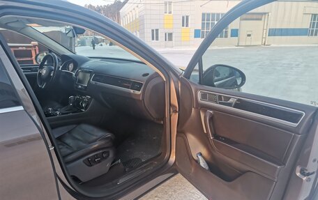 Volkswagen Touareg III, 2011 год, 2 490 000 рублей, 4 фотография