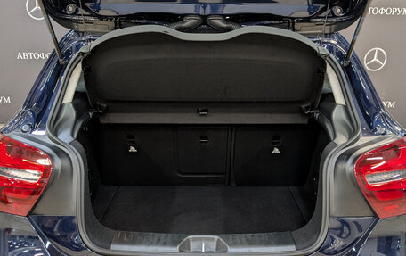 Mercedes-Benz A-Класс, 2017 год, 1 900 000 рублей, 10 фотография