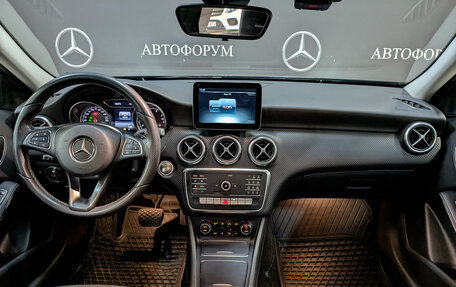 Mercedes-Benz A-Класс, 2017 год, 1 900 000 рублей, 14 фотография