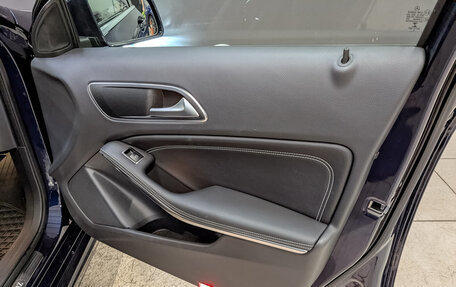 Mercedes-Benz A-Класс, 2017 год, 1 900 000 рублей, 24 фотография
