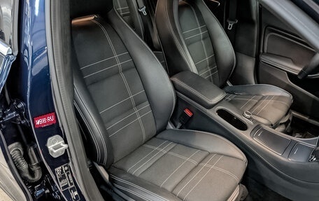 Mercedes-Benz A-Класс, 2017 год, 1 900 000 рублей, 23 фотография