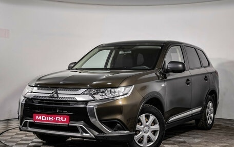 Mitsubishi Outlander III рестайлинг 3, 2020 год, 1 899 000 рублей, 1 фотография