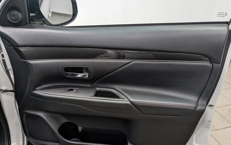 Mitsubishi Outlander III рестайлинг 3, 2021 год, 2 595 000 рублей, 23 фотография