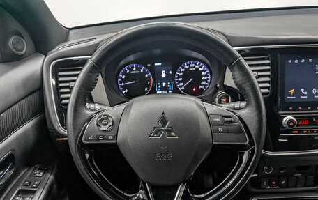 Mitsubishi Outlander III рестайлинг 3, 2021 год, 2 595 000 рублей, 21 фотография