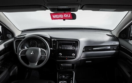 Mitsubishi Outlander III рестайлинг 3, 2020 год, 1 899 000 рублей, 9 фотография