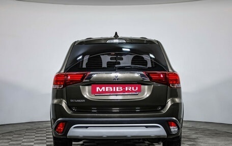 Mitsubishi Outlander III рестайлинг 3, 2020 год, 1 899 000 рублей, 6 фотография