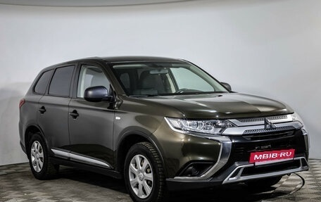 Mitsubishi Outlander III рестайлинг 3, 2020 год, 1 899 000 рублей, 3 фотография