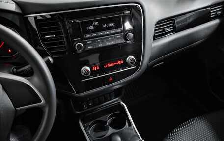 Mitsubishi Outlander III рестайлинг 3, 2020 год, 1 899 000 рублей, 16 фотография