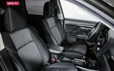 Mitsubishi Outlander III рестайлинг 3, 2020 год, 1 899 000 рублей, 21 фотография