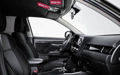 Mitsubishi Outlander III рестайлинг 3, 2020 год, 1 899 000 рублей, 22 фотография