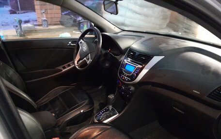 Hyundai Solaris II рестайлинг, 2012 год, 700 000 рублей, 5 фотография