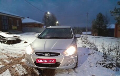 Hyundai Solaris II рестайлинг, 2012 год, 700 000 рублей, 8 фотография