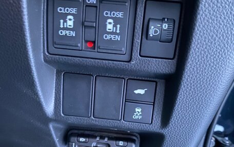 Honda Stepwgn, 2022 год, 3 600 000 рублей, 10 фотография