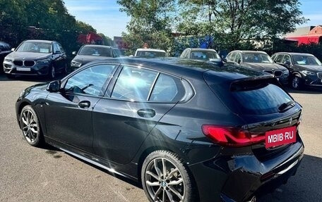 BMW 1 серия, 2022 год, 2 380 000 рублей, 4 фотография