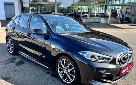 BMW 1 серия, 2022 год, 2 380 000 рублей, 2 фотография