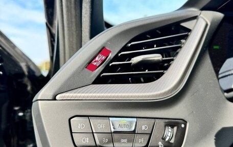 BMW 1 серия, 2022 год, 2 380 000 рублей, 16 фотография