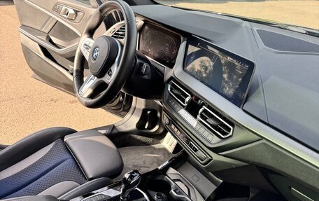 BMW 1 серия, 2022 год, 2 380 000 рублей, 11 фотография