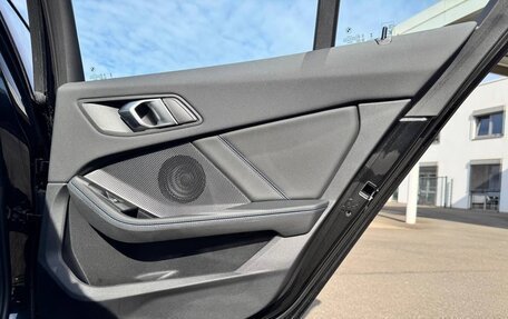 BMW 1 серия, 2022 год, 2 380 000 рублей, 23 фотография