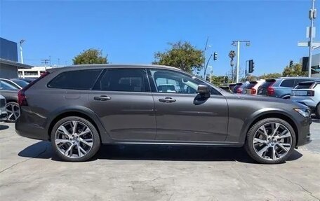 Volvo V90 Cross Country I рестайлинг, 2024 год, 7 450 000 рублей, 1 фотография