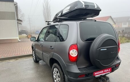 Chevrolet Niva I рестайлинг, 2018 год, 870 000 рублей, 5 фотография