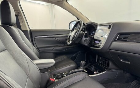 Mitsubishi Outlander III рестайлинг 3, 2018 год, 2 345 000 рублей, 13 фотография