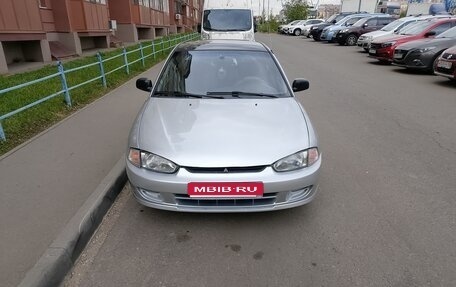 Mitsubishi Mirage VI рестайлинг, 2001 год, 150 000 рублей, 1 фотография