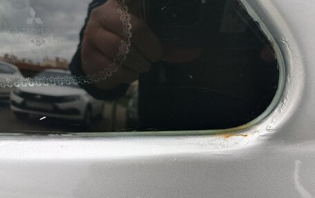 Mitsubishi Mirage VI рестайлинг, 2001 год, 150 000 рублей, 11 фотография