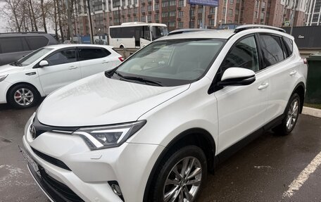 Toyota RAV4, 2018 год, 2 250 000 рублей, 3 фотография