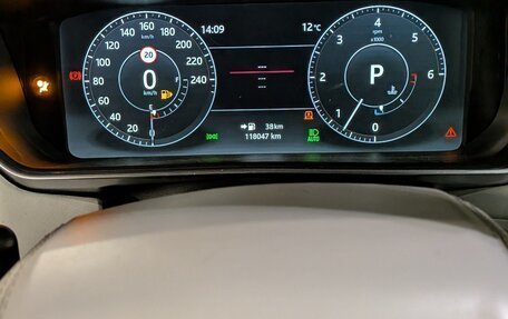 Land Rover Range Rover IV рестайлинг, 2017 год, 4 500 000 рублей, 17 фотография