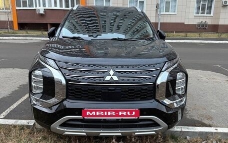 Mitsubishi Outlander, 2022 год, 3 690 000 рублей, 3 фотография