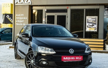 Volkswagen Jetta VI, 2012 год, 999 000 рублей, 2 фотография
