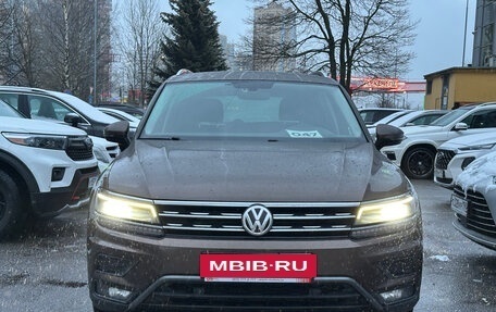 Volkswagen Tiguan II, 2018 год, 2 699 000 рублей, 2 фотография