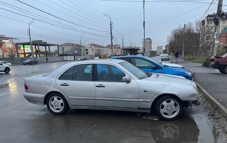 Mercedes-Benz E-Класс, 1998 год, 335 000 рублей, 4 фотография