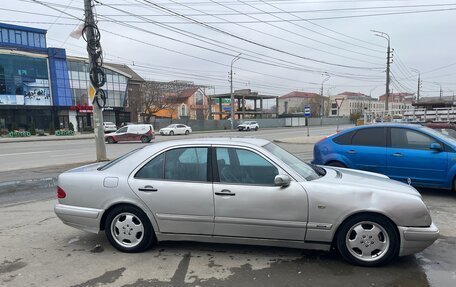 Mercedes-Benz E-Класс, 1998 год, 335 000 рублей, 3 фотография