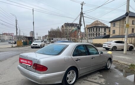 Mercedes-Benz E-Класс, 1998 год, 335 000 рублей, 5 фотография
