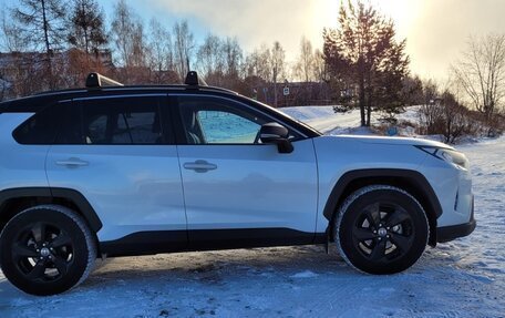 Toyota RAV4, 2021 год, 3 400 000 рублей, 4 фотография