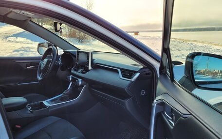 Toyota RAV4, 2021 год, 3 400 000 рублей, 9 фотография