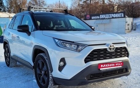 Toyota RAV4, 2021 год, 3 400 000 рублей, 3 фотография