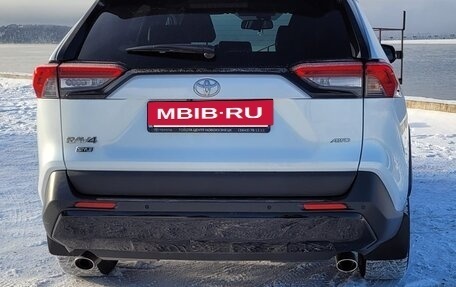 Toyota RAV4, 2021 год, 3 400 000 рублей, 6 фотография