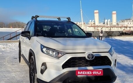 Toyota RAV4, 2021 год, 3 400 000 рублей, 10 фотография