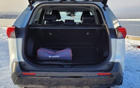 Toyota RAV4, 2021 год, 3 400 000 рублей, 15 фотография